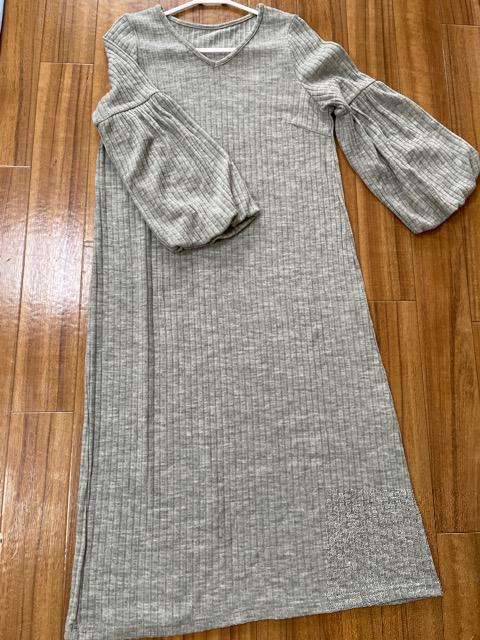 新品.未使用品Vぷっくり袖ニットワンピース < 女性ファッション  新品.未使用品Vぷっくり袖ニットワンピース < 女性ファッションの