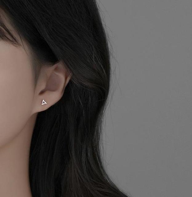 トライアングル ピアス シルバー【両耳セット】 < 女性アクセサリー/時計  トライアングル ピアス シルバー【両耳セット】 < 女性アクセサリー/時計の