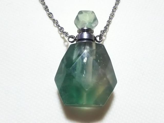 天然石★グリーンフローライト 香水瓶 ペンダント < 女性アクセサリー/時計  天然石★グリーンフローライト 香水瓶 ペンダント < 女性アクセサリー/時計の