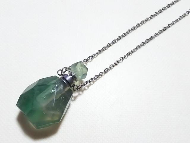 天然石★グリーンフローライト 香水瓶 ペンダント < 女性アクセサリー/時計  天然石★グリーンフローライト 香水瓶 ペンダント < 女性アクセサリー/時計の