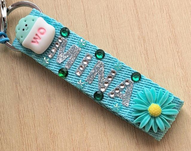 ����Ȃ���Ώ����\��@TWICE MINA �~�i�@�L�[�z���_�[�@ �� �^�����g�O�b�Y�� 