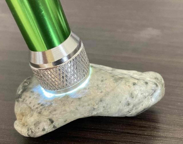 500円スタート!「お守り」や「ワイヤー作家」や「ジュエリー作家」の素材に阿波翡翠(ジェイド)原石 < インテリア/ライフ  500円スタート!「お守り」や「ワイヤー作家」や「ジュエリー作家」の素材に阿波翡翠(ジェイド)原石 < インテリア/ライフの