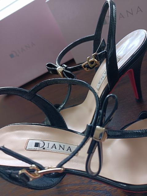 DIANA★リボン黒エナメルサンダル★獄美美品★素敵★綺麗★ダイアナ★定価約15000円お得にどーぞ★ < 女性ファッション  DIANA★リボン黒エナメルサンダル★獄美美品★素敵★綺麗★ダイアナ★定価約15000円お得にどーぞ★ < 女性ファッションの