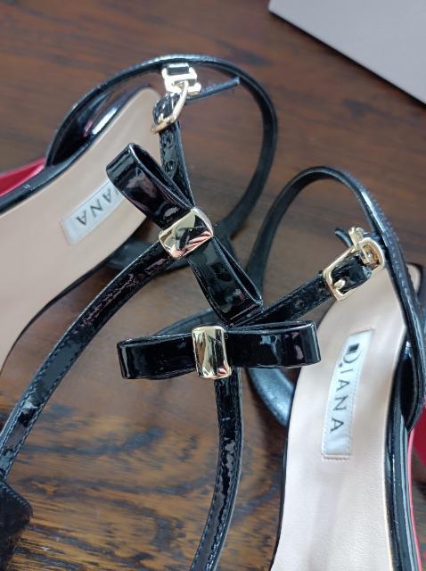 DIANA★リボン黒エナメルサンダル★獄美美品★素敵★綺麗★ダイアナ★定価約15000円お得にどーぞ★ < 女性ファッション  DIANA★リボン黒エナメルサンダル★獄美美品★素敵★綺麗★ダイアナ★定価約15000円お得にどーぞ★ < 女性ファッションの