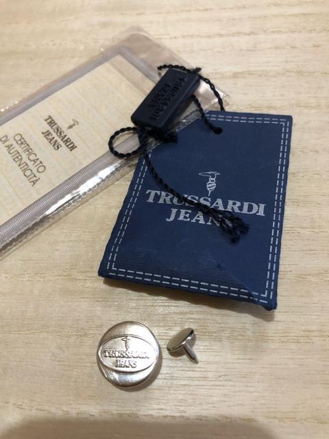 TRUSSARDI トラサルディ テーパード デニム ヴィンテージ チャーム付 < ブランド  TRUSSARDI トラサルディ テーパード デニム ヴィンテージ チャーム付 < ブランドの