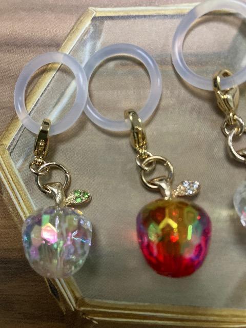 ハンドメイド アンブレラマーカー3点セット りんご(マスクチャームやファスナーチャームでも可能) < 女性ファッション  ハンドメイド アンブレラマーカー3点セット りんご(マスクチャームやファスナーチャームでも可能) < 女性ファッションの