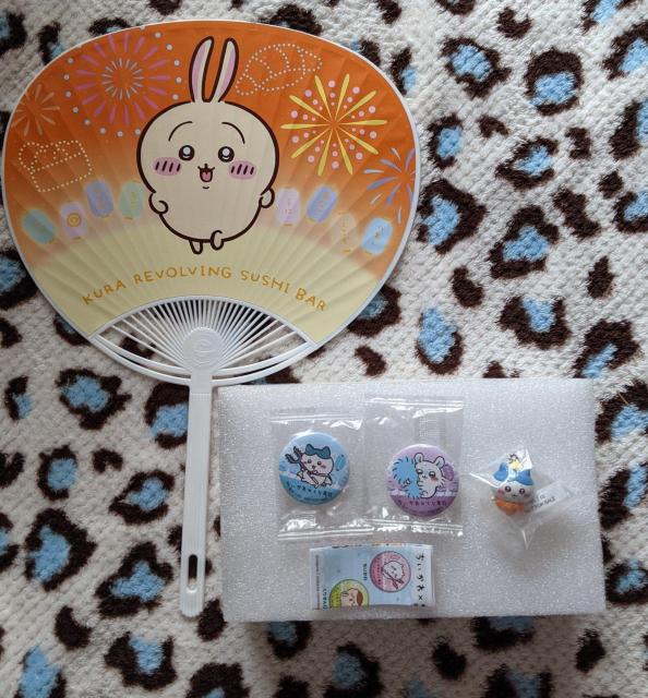 ちいかわ×くら寿司 C点セット(うちわ ミニフィギュア 缶バッチ) ちいかわ ハチワレ うさぎ モモンガ < アニメ/コミック/キャラクター ちいかわ×くら寿司 C点セット(うちわ ミニフィギュア 缶バッチ) ちいかわ ハチワレ うさぎ モモンガ < アニメ/コミック/キャラクターの