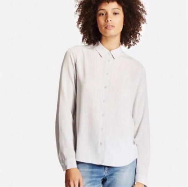 UNIQLO レーヨンエアリーブラウス < ブランド  UNIQLO レーヨンエアリーブラウス  < ブランドの
