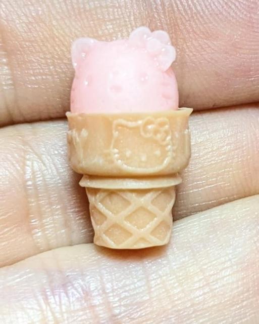 ミニチュア★キティ★アイスクリーム★ソフトクリーム★コーンアイス★ストロベリー★イチゴ★ピンク★色違いあります★ドールハウス★ < おもちゃ  ミニチュア★キティ★アイスクリーム★ソフトクリーム★コーンアイス★ストロベリー★イチゴ★ピンク★色違いあります★ドールハウス★ < おもちゃの