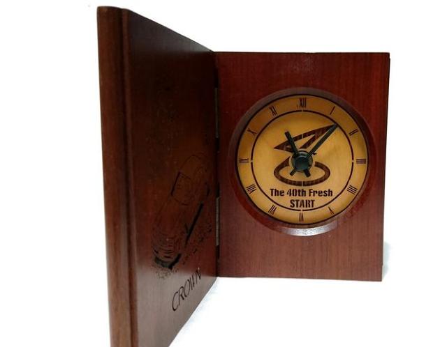 超希少 TOYOTA クラウン 40周年記念【非売品】置き時計 < インテリア/ライフ  超希少 TOYOTA クラウン 40周年記念【非売品】置き時計 < インテリア/ライフの