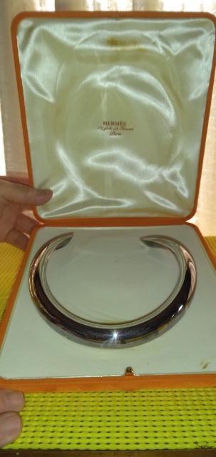 エルメスカフスネックレス正規品 < 女性アクセサリー/時計  エルメスカフスネックレス正規品  < 女性アクセサリー/時計の