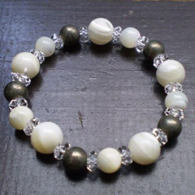 パイライトxマザーオブパールxカット水晶ブレスレット*2 < 女性アクセサリー/時計 パイライトxマザーオブパールxカット水晶ブレスレット*2 < 女性アクセサリー/時計の