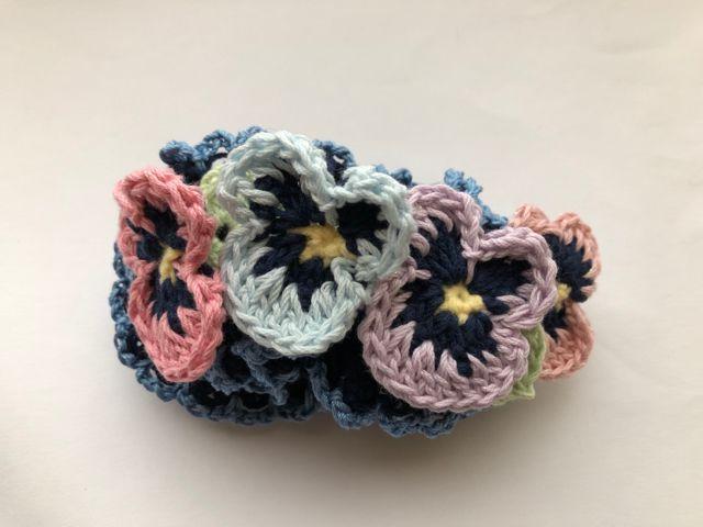ハンドメイド ボリューム シュシュ パンジーの集い♪ ネイビー < 女性ファッション  ハンドメイド ボリューム シュシュ パンジーの集い♪ ネイビー < 女性ファッションの