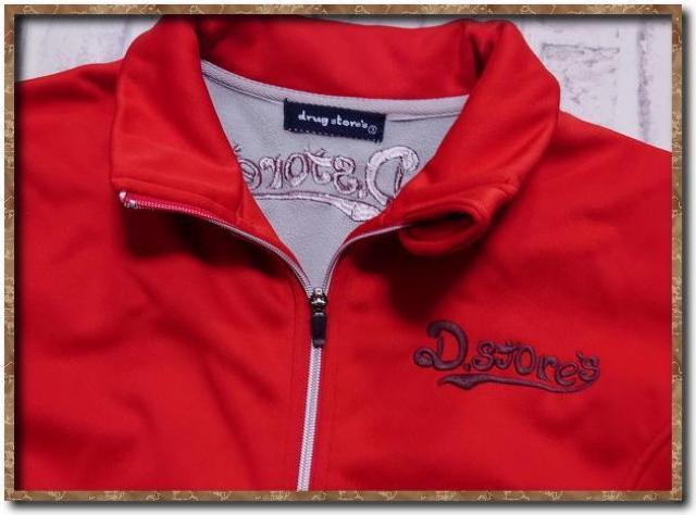 ドラッグストアーズ 刺繍入りジップジャケット 朱色 < ブランド ドラッグストアーズ 刺繍入りジップジャケット 朱色 < ブランドの