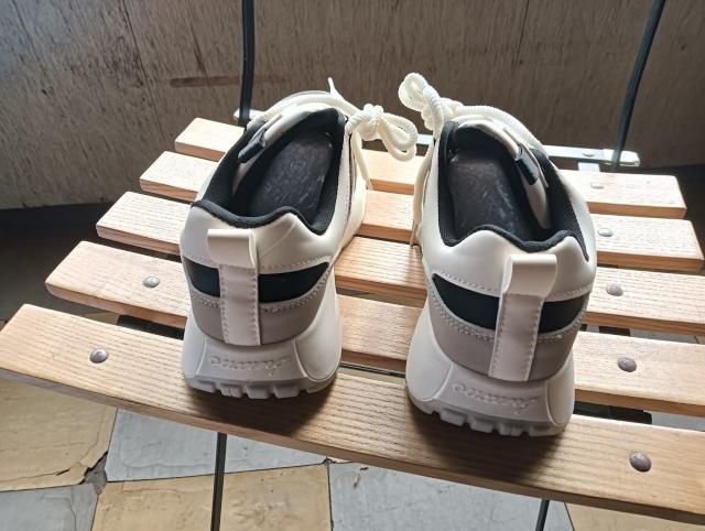 新品 24.5cm レディース スニーカー ホワイト シューズ 靴 ローカット < 女性ファッション  新品 24.5cm レディース スニーカー ホワイト シューズ 靴 ローカット < 女性ファッションの