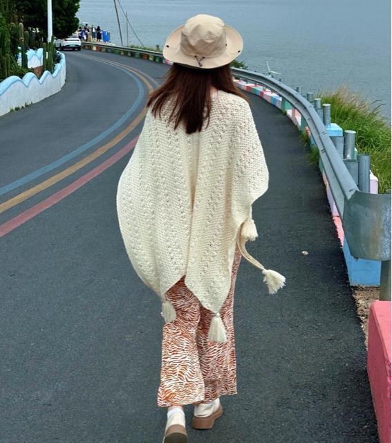 透かし編み ゆったり カーディガン   ポンポン付き ベージュ系 大きいサイズ < 女性ファッション  透かし編み ゆったり カーディガン   ポンポン付き ベージュ系 大きいサイズ < 女性ファッションの