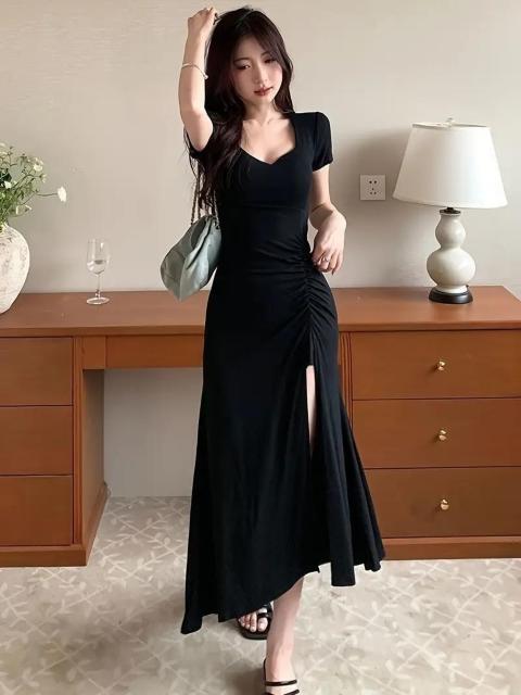 超お買い得1690円★エレガントなフランス風のスクエアネックブラックミディドレス、ハイスリット付き 日本サイズL < 女性ファッション 超お買い得1690円★エレガントなフランス風のスクエアネックブラックミディドレス、ハイスリット付き 日本サイズL < 女性ファッションの