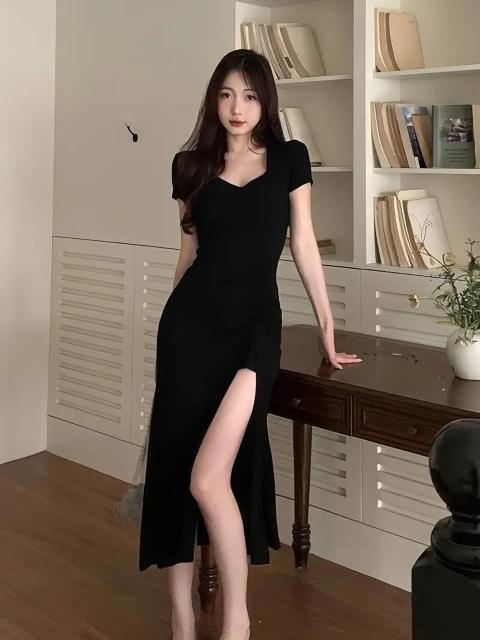 超お買い得1690円★エレガントなフランス風のスクエアネックブラックミディドレス、ハイスリット付き 日本サイズL < 女性ファッション 超お買い得1690円★エレガントなフランス風のスクエアネックブラックミディドレス、ハイスリット付き 日本サイズL < 女性ファッションの