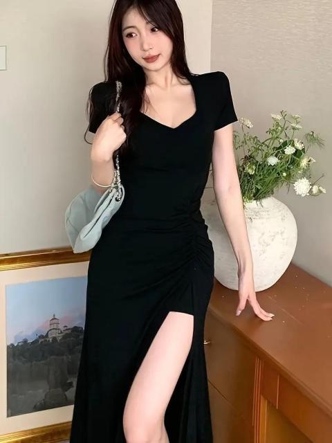 超お買い得1690円★エレガントなフランス風のスクエアネックブラックミディドレス、ハイスリット付き 日本サイズL < 女性ファッション 超お買い得1690円★エレガントなフランス風のスクエアネックブラックミディドレス、ハイスリット付き 日本サイズL < 女性ファッションの