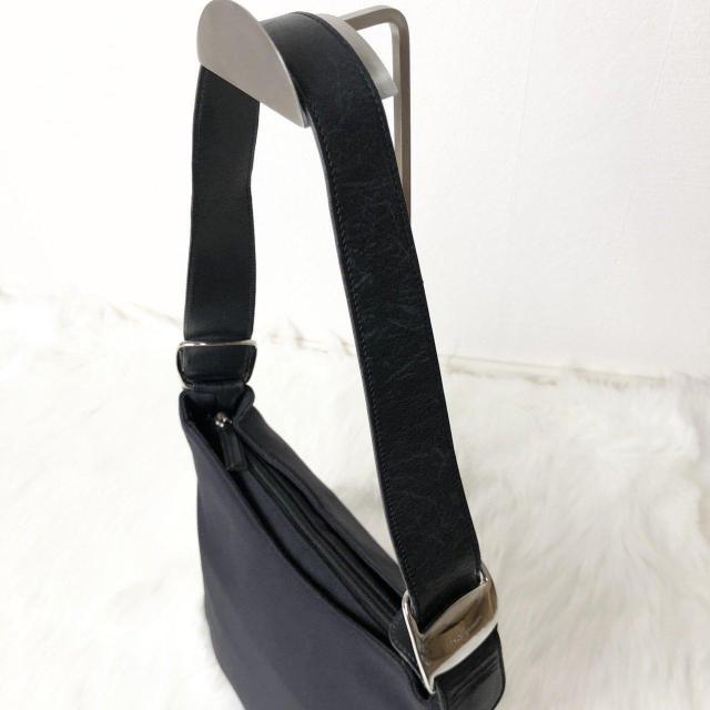 【良品】Salvatore Ferragamo ショルダーバッグ ワンショルダー ブラック 黒 ナイロン < ブランド  【良品】Salvatore Ferragamo ショルダーバッグ ワンショルダー ブラック 黒 ナイロン < ブランドの