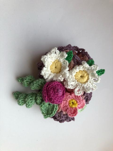 ハンドメイド ボリューム シュシュ 巻き薔薇とマーガレット♪ < 女性ファッション  ハンドメイド ボリューム シュシュ 巻き薔薇とマーガレット♪ < 女性ファッションの