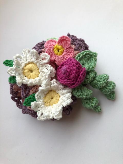 ハンドメイド ボリューム シュシュ 巻き薔薇とマーガレット♪ < 女性ファッション  ハンドメイド ボリューム シュシュ 巻き薔薇とマーガレット♪ < 女性ファッションの