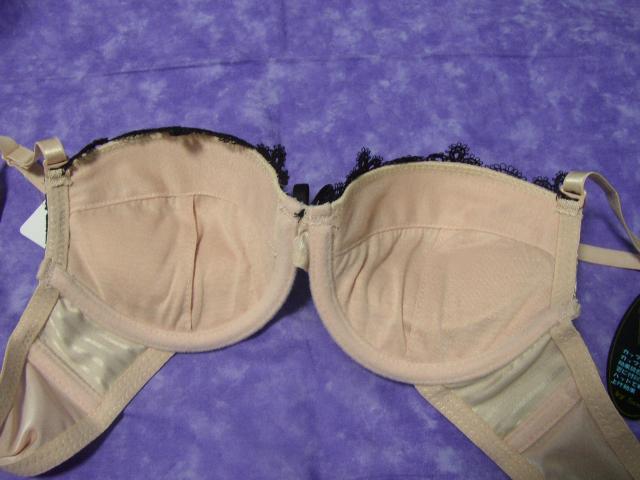 光沢縦ストライプ使いとブラックレースC70M ワイヤー入り < 女性ファッション  光沢縦ストライプ使いとブラックレースC70M ワイヤー入り < 女性ファッションの