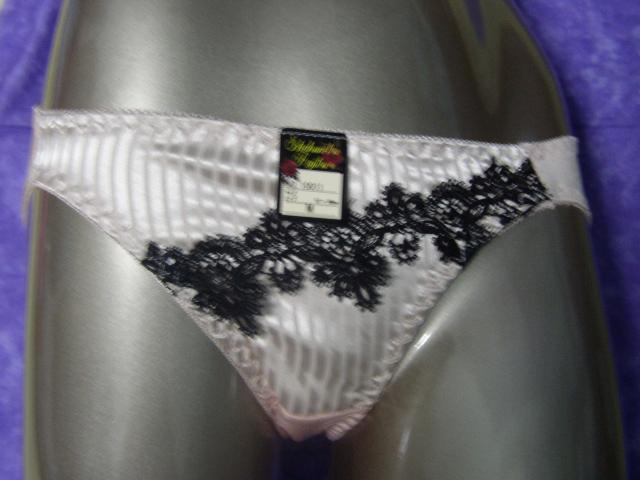 光沢縦ストライプ使いとブラックレースC70M ワイヤー入り < 女性ファッション  光沢縦ストライプ使いとブラックレースC70M ワイヤー入り < 女性ファッションの