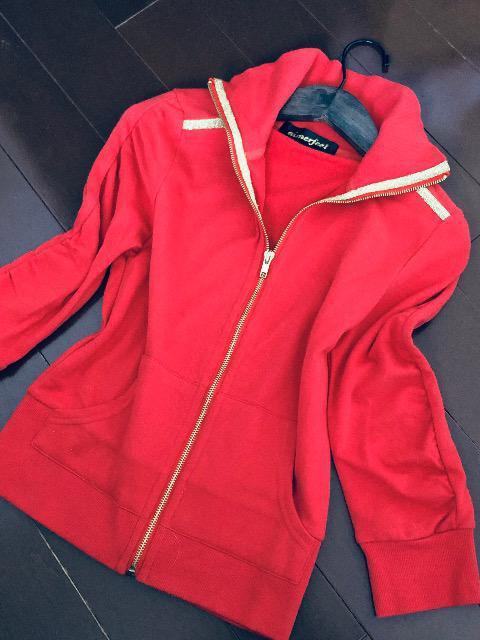 新品〈aimerfeel〉エメフィール ジップアップスウェットジャケ ハーフスリーブ(Mサイズ)RED < 女性ファッション  新品〈aimerfeel〉エメフィール ジップアップスウェットジャケ ハーフスリーブ(Mサイズ)RED  < 女性ファッションの