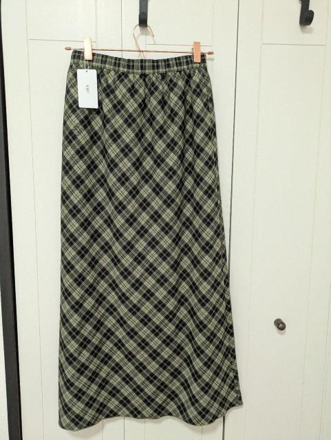 P[r[Gt΁XJ[gߗށKBF180`