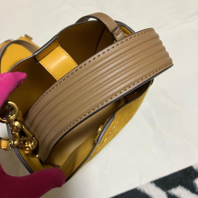 iyCHARLES & KEITHz eNX`[hoPcobO & |[`t V_[obO  uh 