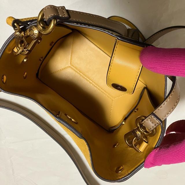 iyCHARLES & KEITHz eNX`[hoPcobO & |[`t V_[obO  uh 