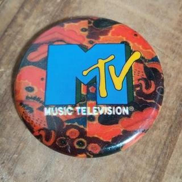 90's MTV 缶バッジ 2種 < 男性ファッション  90's MTV 缶バッジ 2種 < 男性ファッションの