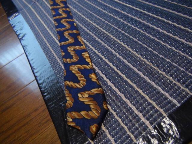 BALLYのネクタイ シルク100% イタリア製!。 < 男性ファッション  BALLYのネクタイ シルク100% イタリア製!。 < 男性ファッションの