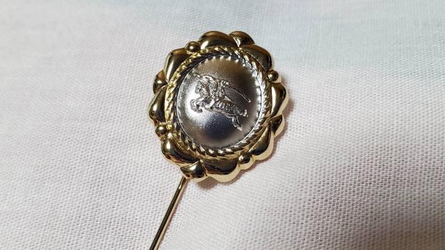 正規 バーバリー 騎士 ホースロゴ ヘリテージピンブローチ タイピン クラシック コンビカラー < ブランド 正規 バーバリー 騎士 ホースロゴ ヘリテージピンブローチ タイピン クラシック コンビカラー < ブランドの