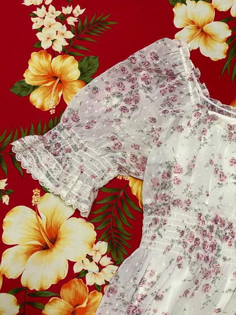 レストローズ☆可愛い小薔薇柄☆ホワイトシフォンチュニック☆ < ブランド レストローズ☆可愛い小薔薇柄☆ホワイトシフォンチュニック☆ < ブランドの