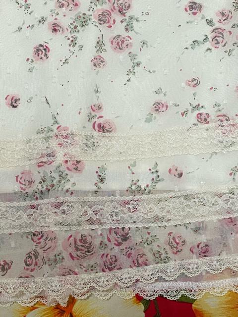 レストローズ☆可愛い小薔薇柄☆ホワイトシフォンチュニック☆ < ブランド レストローズ☆可愛い小薔薇柄☆ホワイトシフォンチュニック☆ < ブランドの