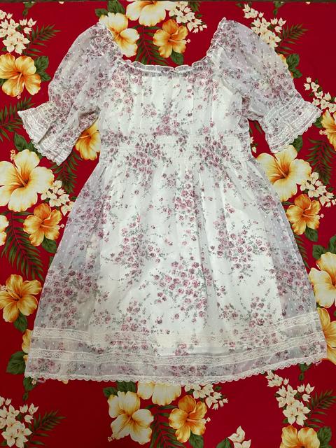 レストローズ☆可愛い小薔薇柄☆ホワイトシフォンチュニック☆ < ブランド レストローズ☆可愛い小薔薇柄☆ホワイトシフォンチュニック☆ < ブランドの