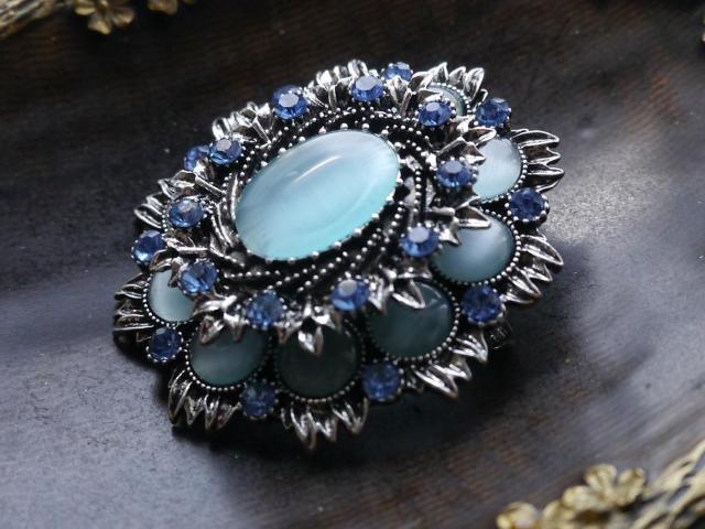 新品アンティーク調ゴシック水色系ストーンブローチ ペンダントトップにも < 女性アクセサリー/時計  新品アンティーク調ゴシック水色系ストーンブローチ ペンダントトップにも < 女性アクセサリー/時計の
