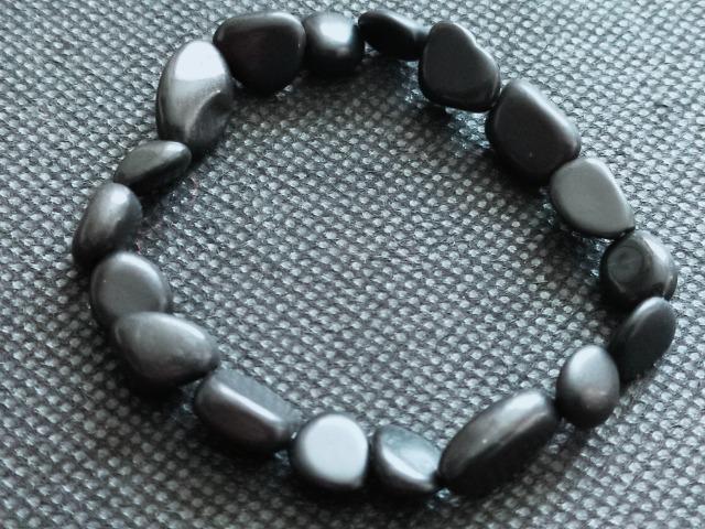 �V�����K�C�g�̃u���X�ł��B��_���ł��B�u�V�[���h�v�������^���u���^�ł��B 