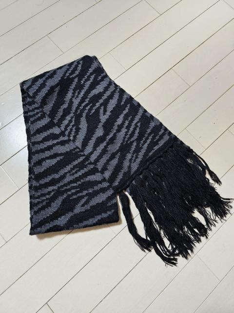 ゼブラ柄 フリンジマフラー 黒×ダークグレー < 女性ファッション ゼブラ柄 フリンジマフラー 黒×ダークグレー < 女性ファッションの