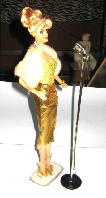 �o�[�r�[�l�`�@�V���K�[�@�̎�@�X�^���h�E�}�C�N�@�S�[���h�h���X �� �z�r�[�� 