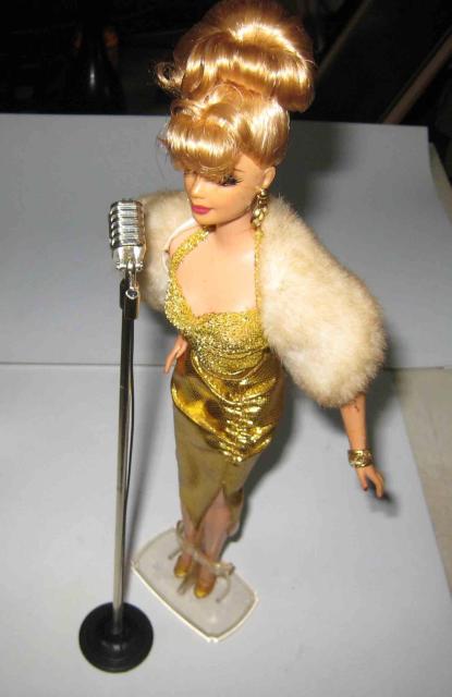 �o�[�r�[�l�`�@�V���K�[�@�̎�@�X�^���h�E�}�C�N�@�S�[���h�h���X �� �z�r�[�� 