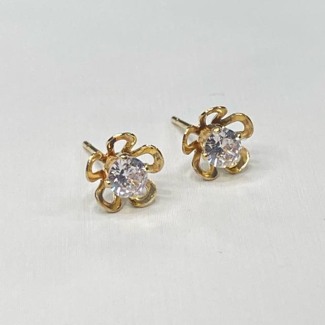 《pierce》キラッキラ 0.5ct ×2 花モチーフ 両耳用ピアス < 女性アクセサリー/時計  《pierce》キラッキラ 0.5ct ×2 花モチーフ 両耳用ピアス < 女性アクセサリー/時計の