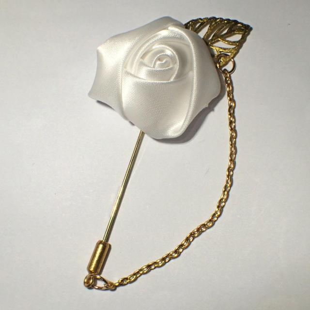 白バラ 薔薇 白薔薇 バラ チェーン付き ラペルピン コサージュ 白色 ホワイト ローズ < 男性アクセサリー/時計  白バラ 薔薇 白薔薇 バラ チェーン付き ラペルピン コサージュ 白色 ホワイト ローズ  < 男性アクセサリー/時計の