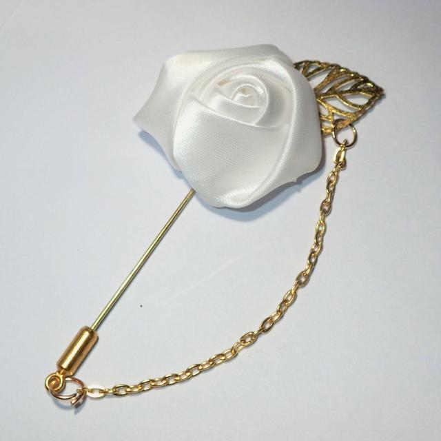 白バラ 薔薇 白薔薇 バラ チェーン付き ラペルピン コサージュ 白色 ホワイト ローズ < 男性アクセサリー/時計  白バラ 薔薇 白薔薇 バラ チェーン付き ラペルピン コサージュ 白色 ホワイト ローズ < 男性アクセサリー/時計の