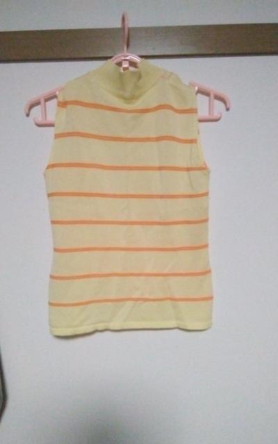 黄色のニットタンクトップ < 女性ファッション  黄色のニットタンクトップ < 女性ファッションの