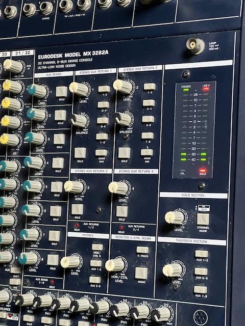 BEHRINGER EURODESK MX3282A�@�W�����N�@ �� �z�r�[�� 