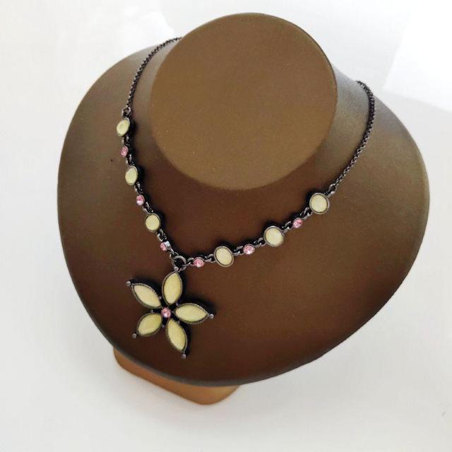 新品 ゴスロリ姫系アンティーク調可愛いお花ネックレス < 女性アクセサリー/時計  新品 ゴスロリ姫系アンティーク調可愛いお花ネックレス < 女性アクセサリー/時計の
