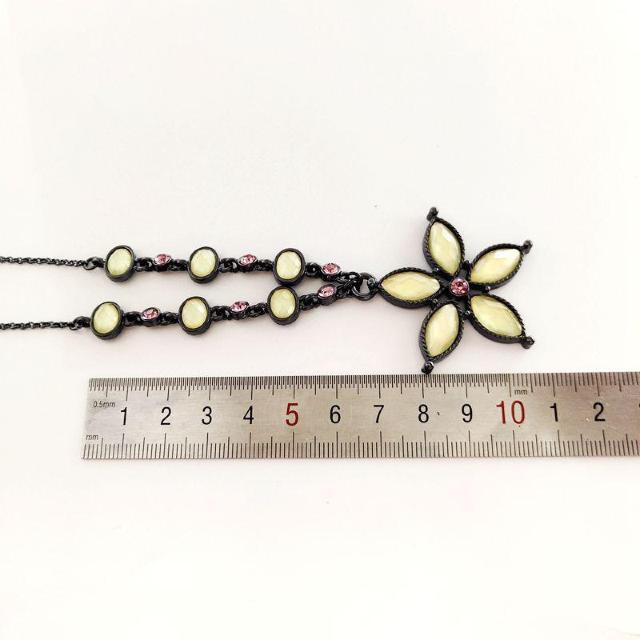 新品 ゴスロリ姫系アンティーク調可愛いお花ネックレス < 女性アクセサリー/時計  新品 ゴスロリ姫系アンティーク調可愛いお花ネックレス < 女性アクセサリー/時計の